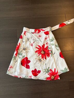 ANTONIO MELANI White Floral A-Line Skirt with Red Blooms